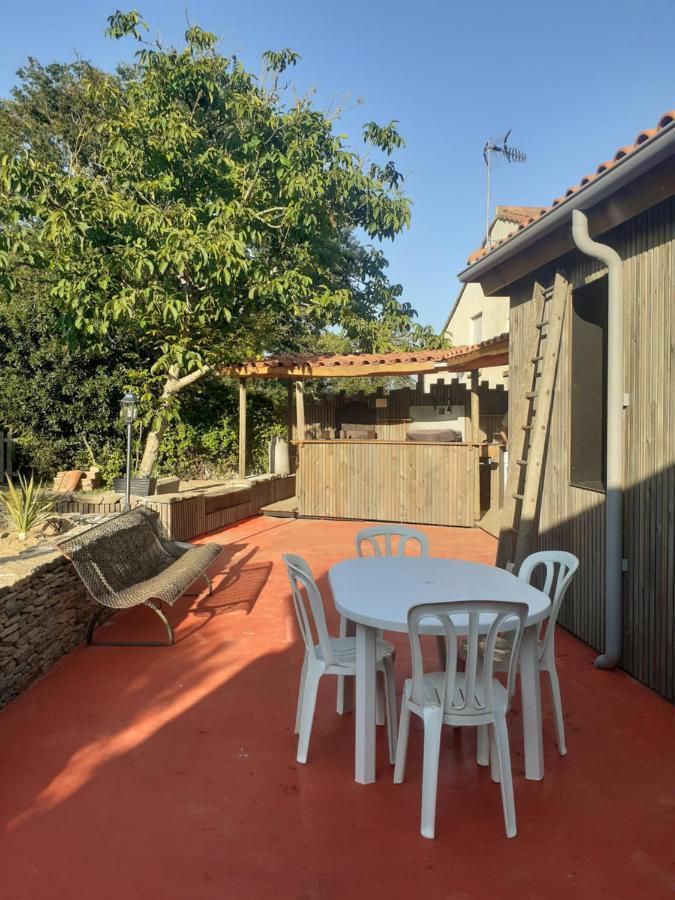 La Fenetre Villa Saint-Florent-des-Bois Exteriör bild